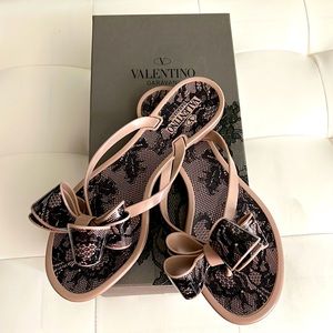 Authentic Brand New Valentino Garavani flat bow sandals.